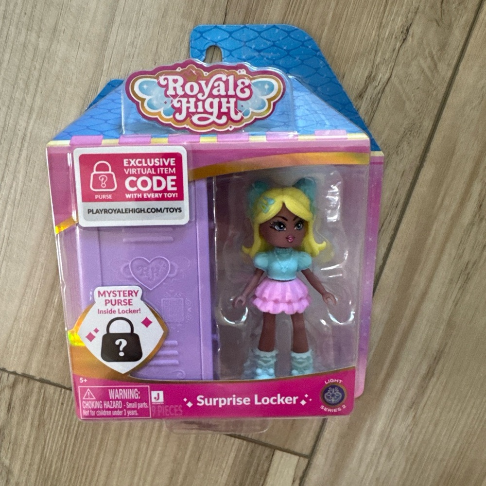 Roblox Royale High Mystery Locker Series 2 LIGHT Fairy , Purse & Virtual Code